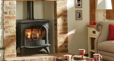 How to decorate your fireplace this Christmas