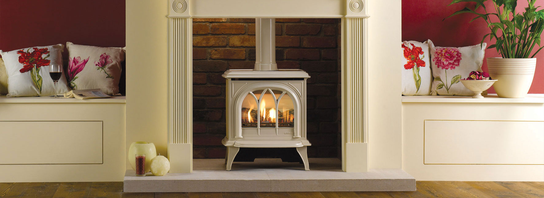  Lighten your living room with the Ivory Huntingdon gas range