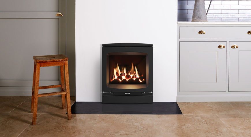 Gazco Logic™ HE Balanced flue fire with Coal-effect fuel bed and Vogue front