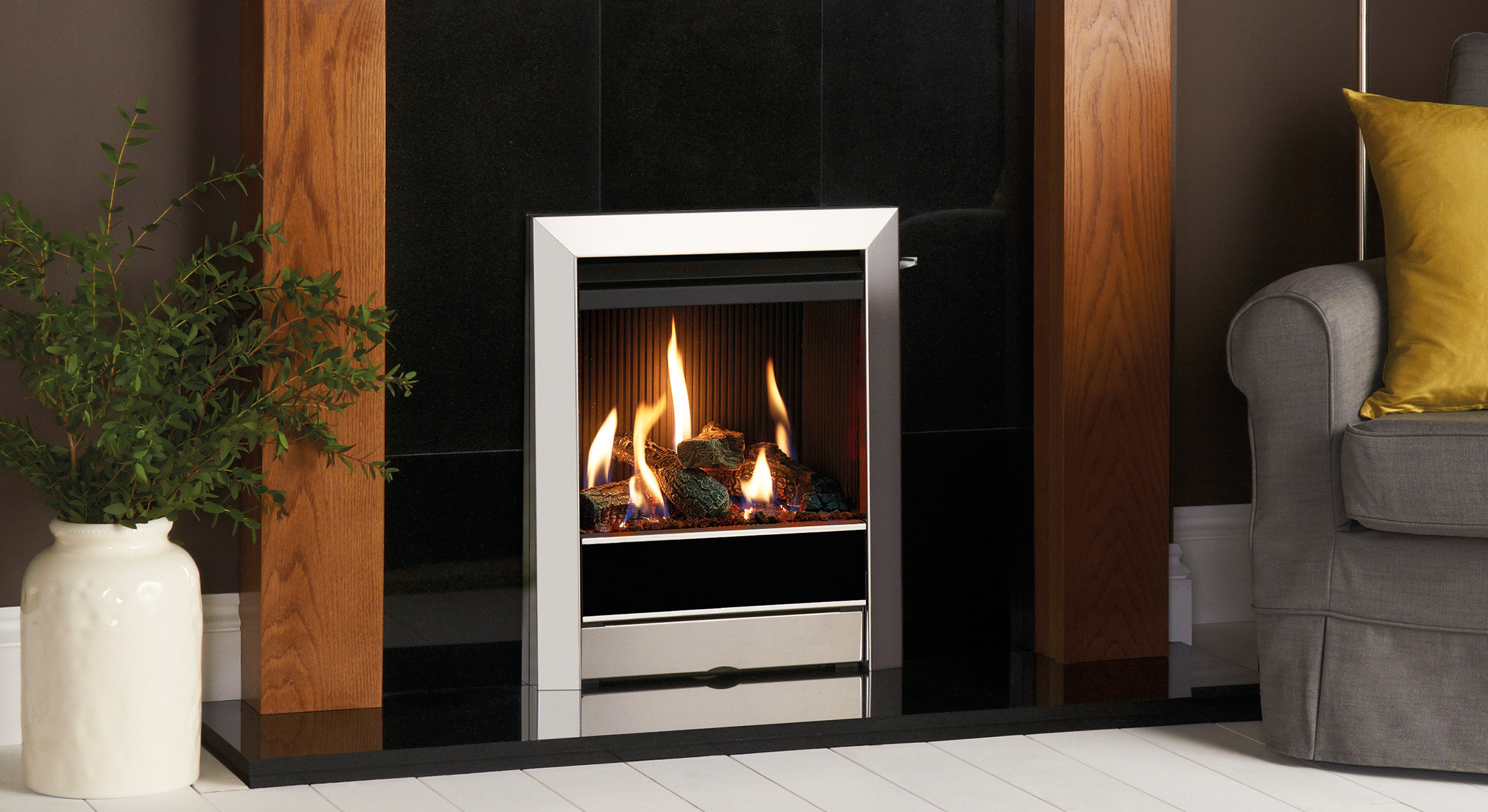 Gazco Logic™ HE Conventional flue fire with Log-effect fuel bed and Tempo front in a Brushed Stainless finish.