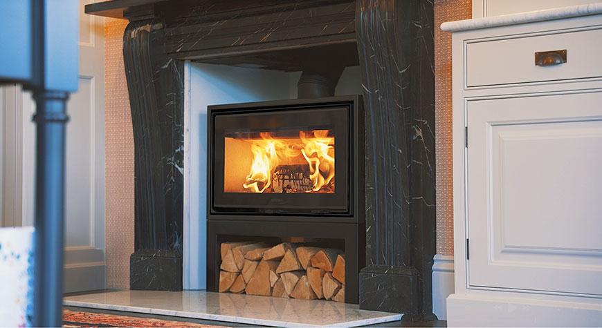 Studio Air 1 Freestanding with Black Decorative Trim and 81 High Bench