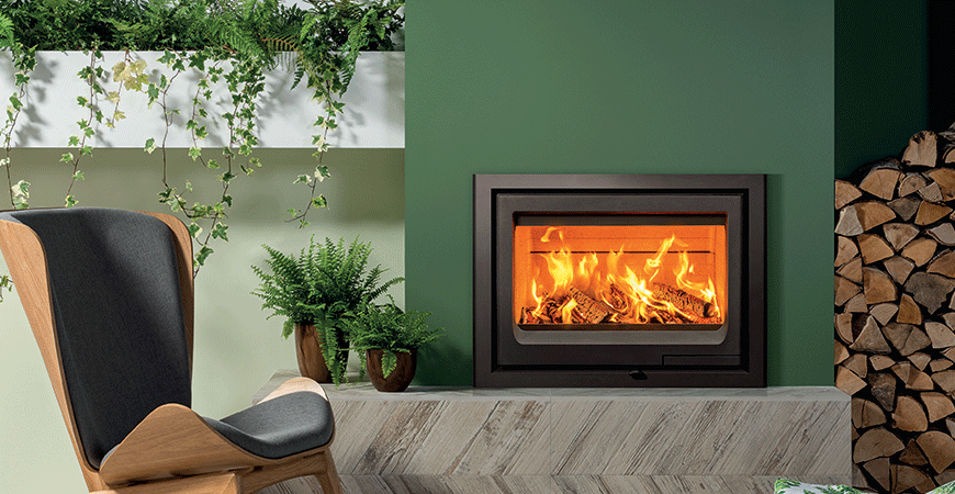 Stovax Vogue 700 woodburner. Natural and green accents in a living room.